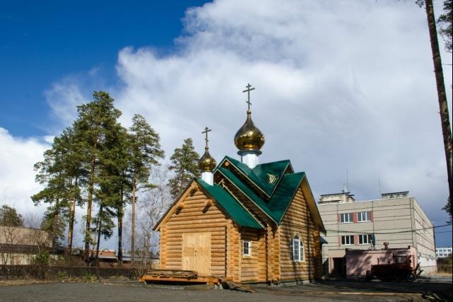 В Снежинске подростки обокрали храм В Снежинске подростки обокрали храм