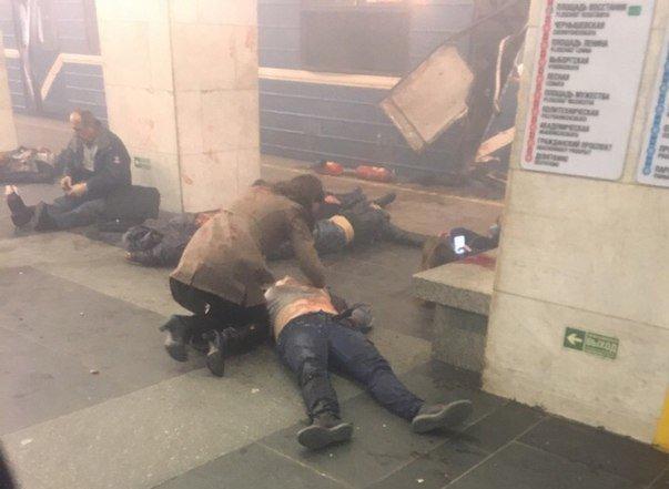 В Петербургском метро прогремели взрывы В Петербургском метро прогремели взрывы