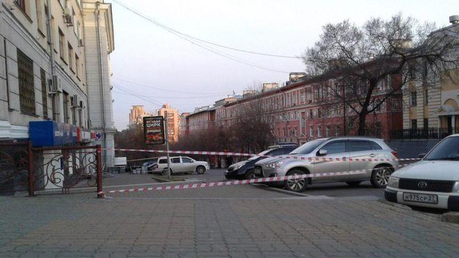В Хабаровске произошло нападение на приёмную ФСБ В Хабаровске произошло нападение на приёмную ФСБ