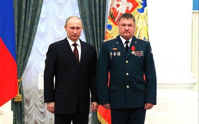 Российский генерал-лейтенант Валерий Асапов в Кремле Российский генерал-лейтенант Валерий Асапов в Кремле