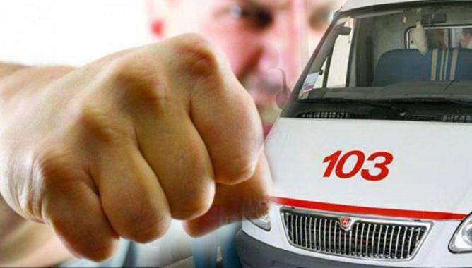 В Челябинске мужчина избил участкового врача из-за просьбы убрать собаку В Челябинске мужчина избил участкового врача из-за просьбы убрать собаку