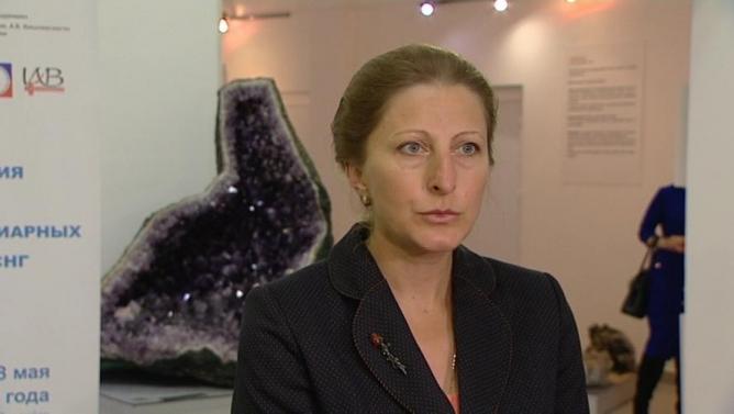 Елена Кутефа, главврач ОКБ Ханты-Мансийска В Югре применяют хирургическое оборудование, позволяющее полностью вернуться к обычной жизни после инсульта