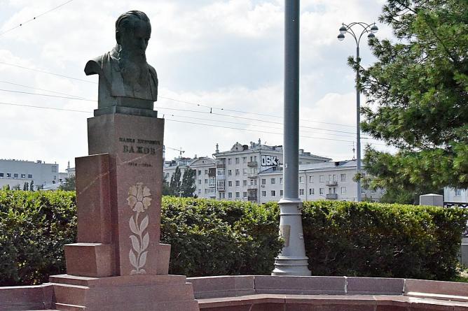 Бажов VS Чайковский: В Екатеринбурге выбирают название для аэропорта Бажов VS Чайковский: В Екатеринбурге выбирают название для аэропорта