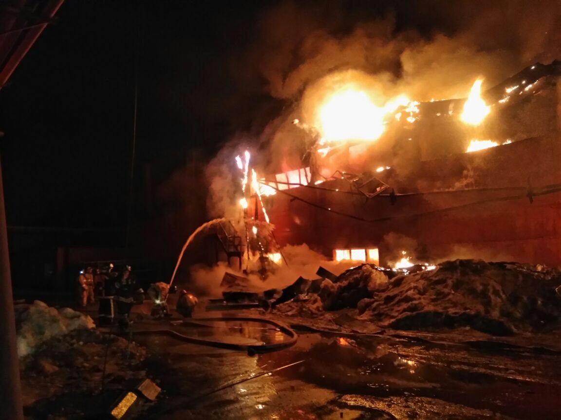 Ночью в Тюмени горел аккумуляторный завод