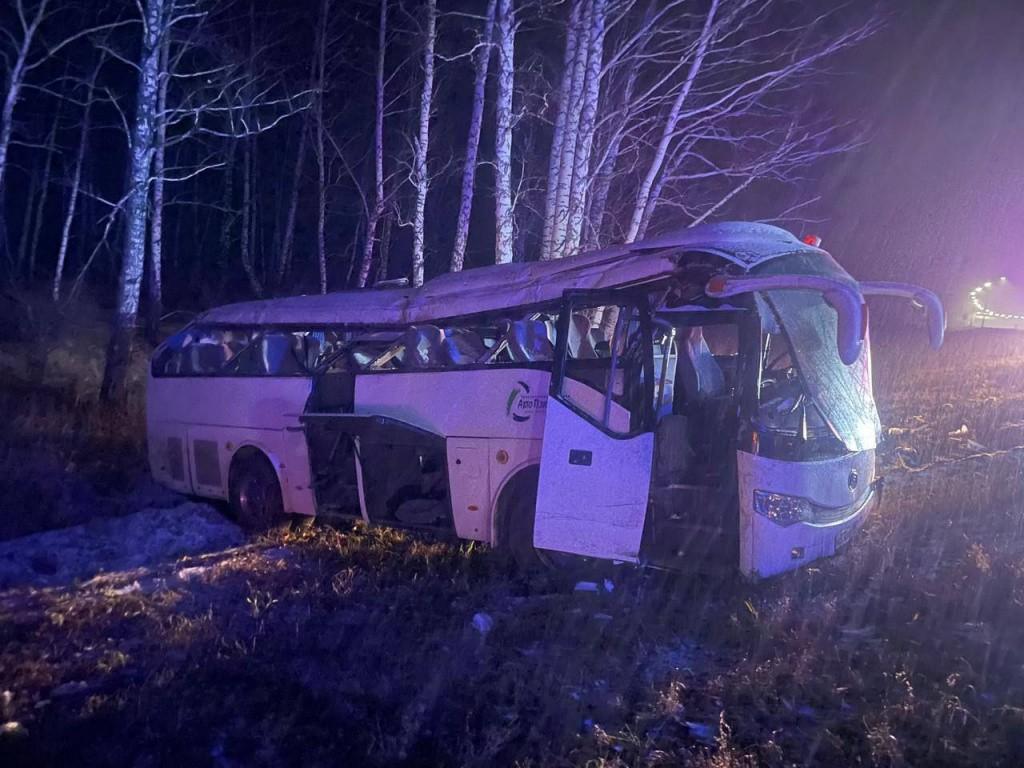 В Челябинской области во время снегопада перевернулся автобус с пассажирами