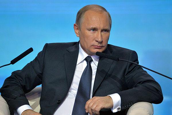 Путин назвал теракт приоритетной версией взрывов в Питерском метро