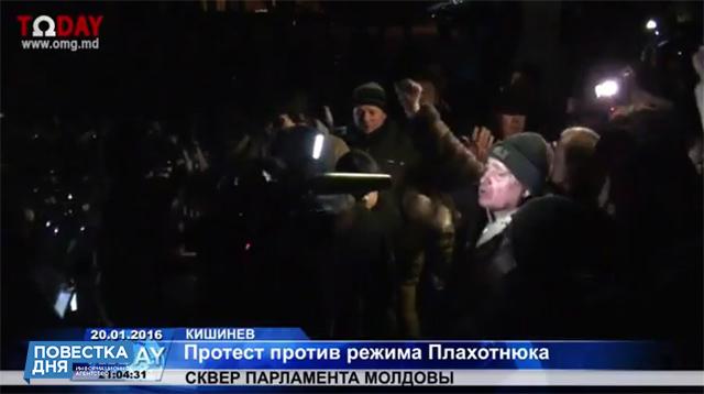 В Кишиневе демонстранты захватили здание парламента В Кишиневе демонстранты захватили здание парламента