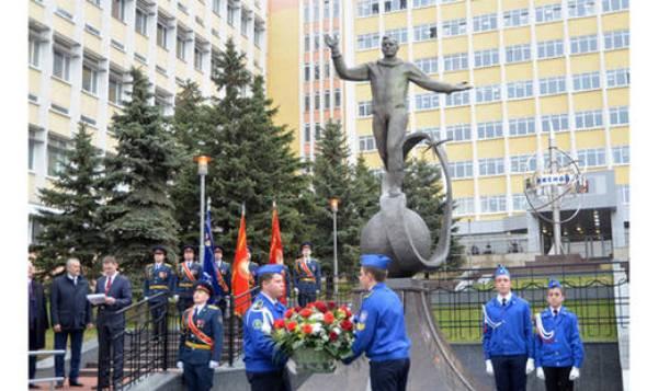 Памятник Гагарину в Ижевске