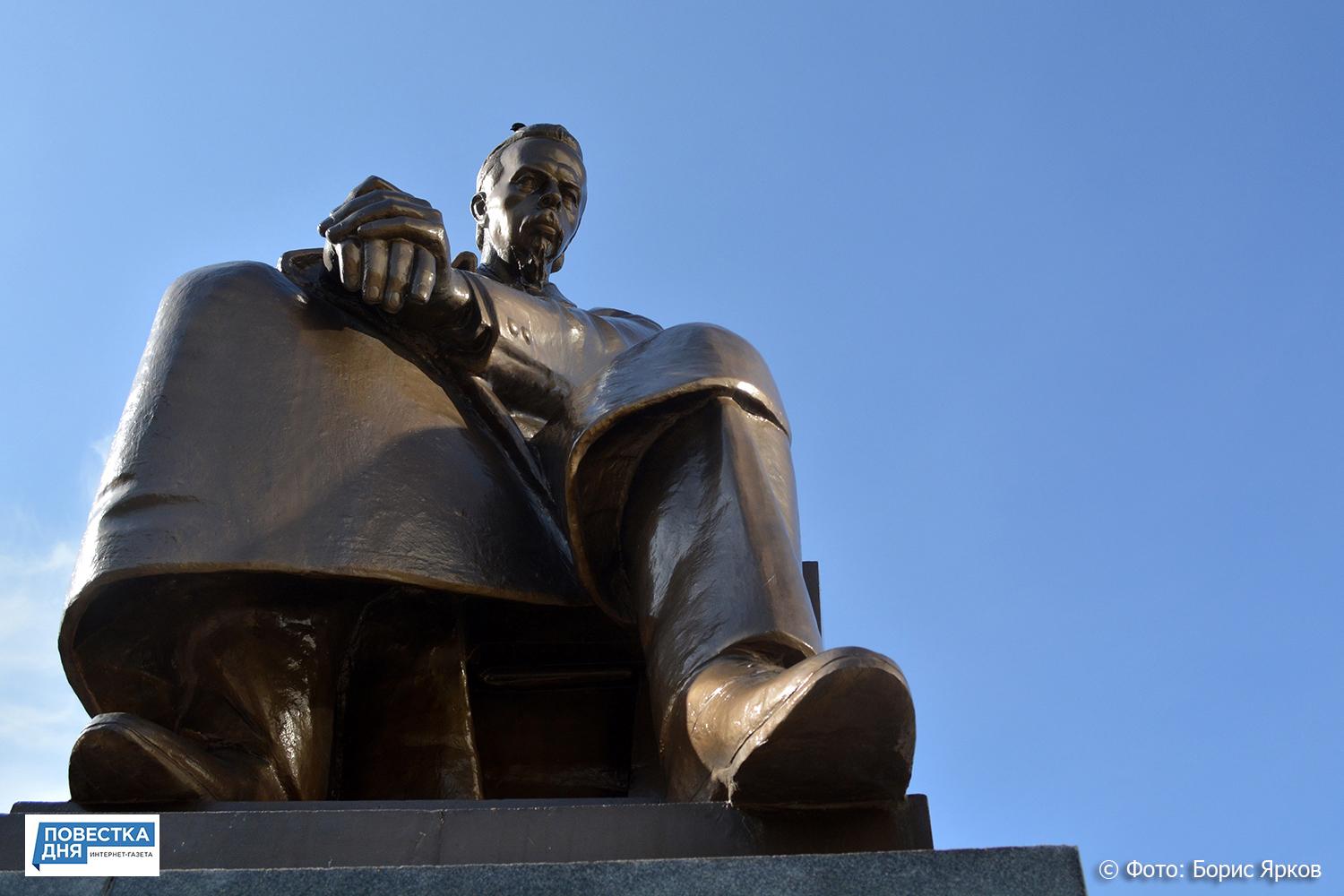 Радисты отметили свой профессиональный праздник у памятника Попову
