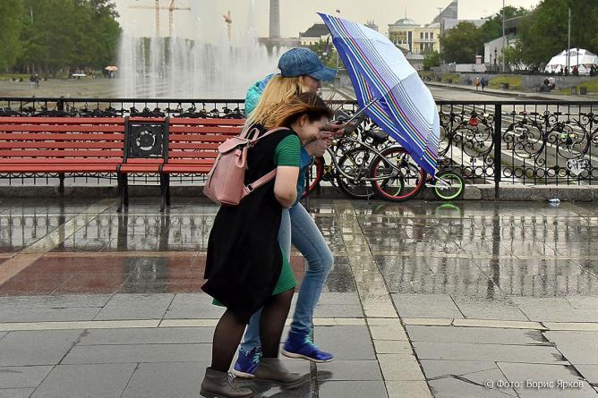 Дождь, Сильный ветер, Ураган, Екатеринбург, Исторический сквер
