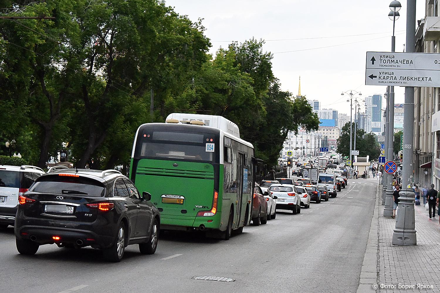 Транспорт екатеринбург. Перекресток Ленина Пушкина Екатеринбург.