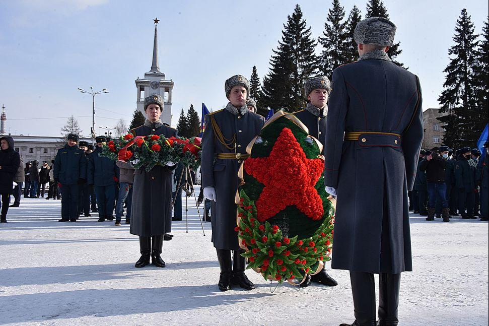 День воина. День памяти воинов-интернационалистов в России. Возложение венков к черному тюльпану. 15 Февраля день воинов интернационалистов в России. Екатеринбург возложение венков 22 февраля 2021.