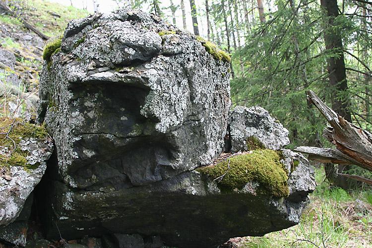 Самые древние горы находятся. Гора карандаш Челябинская область Кусинский район. Гора карандаш на Урале. Гора карандаш Южный Урал. Уральские горы гора карандаш.