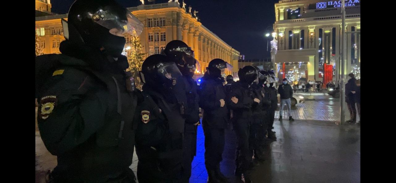 Новости 25.02 2024 г. Полиция. Антивоенные митинги в Екатеринбурге 2022. Несанкционированный митинг.