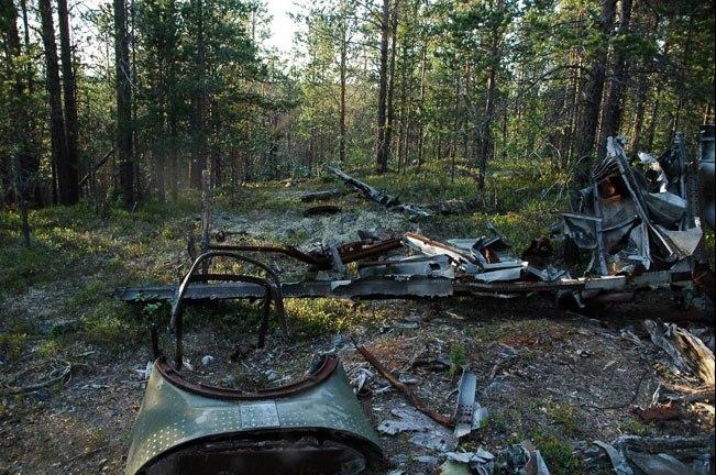 Останки военного самолета