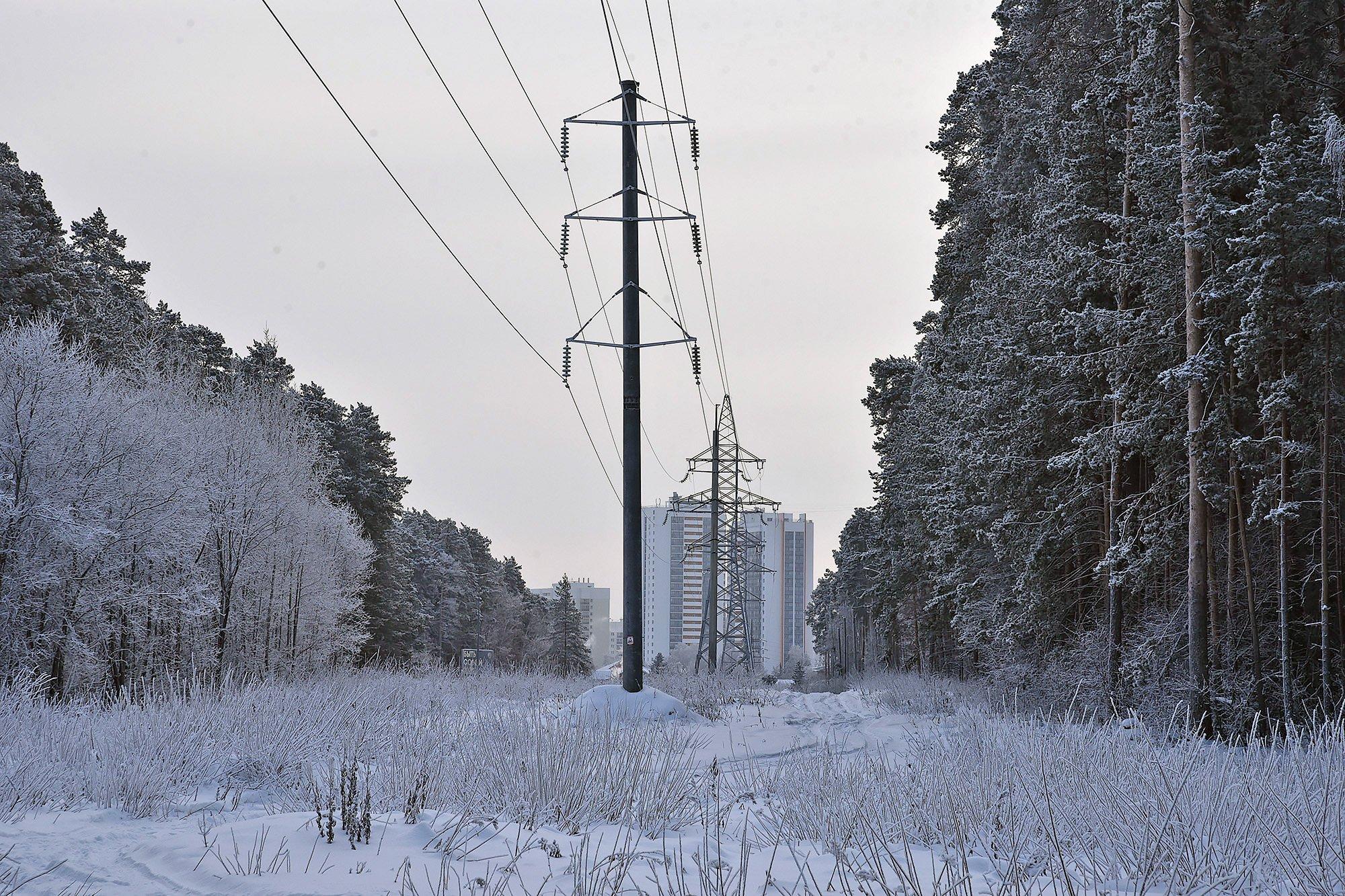 Когда на урале потеплеет в 2024. На Урале холода. Погода на Урале сегодня. Погодные условия на Урале. Дом у озера зимой под Екатеринбургом.