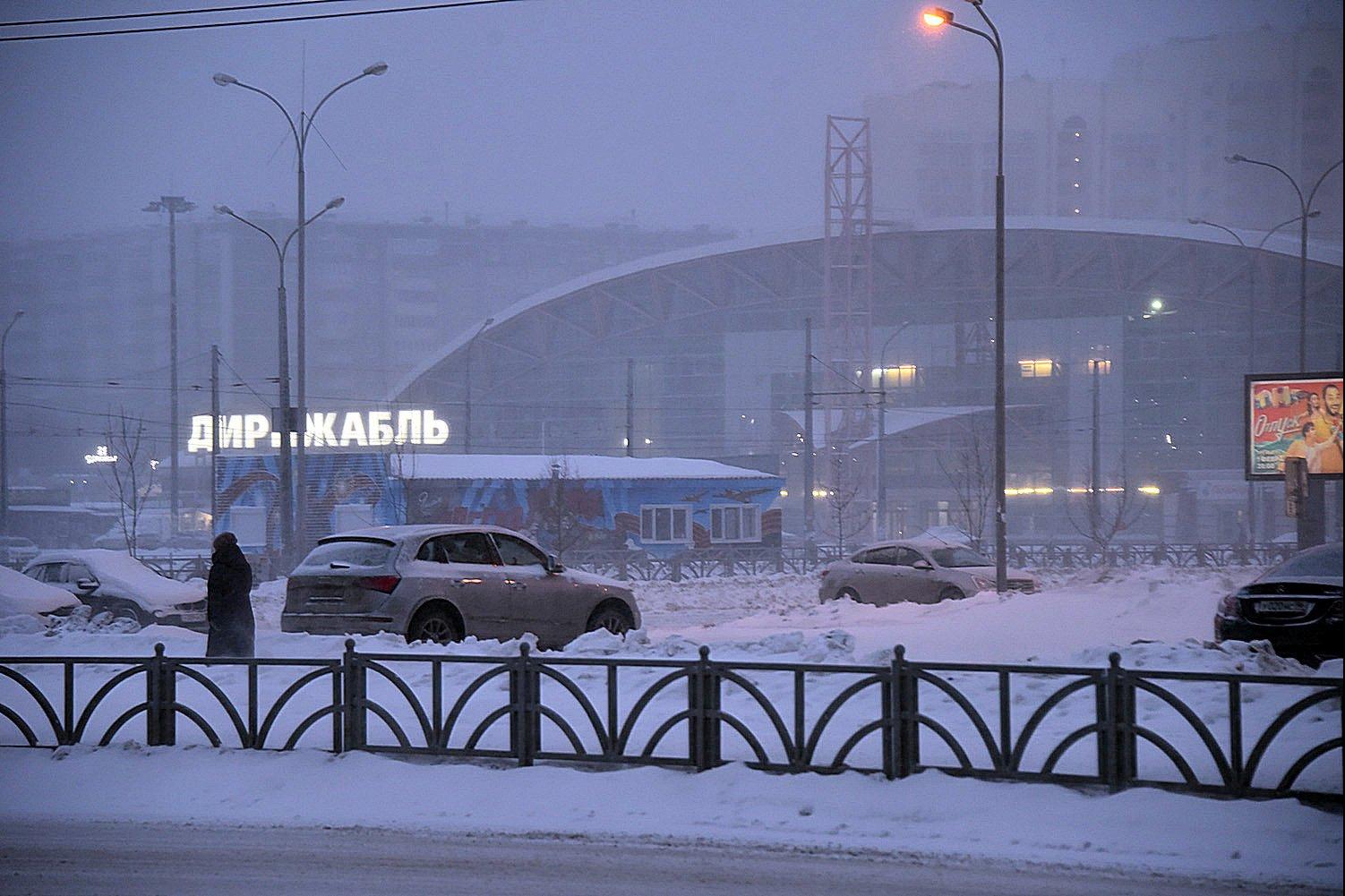 Самая холодная температура екатеринбург. Екатеринбург холодно. Снегопад в Екатеринбурге. Заснеженный Екатеринбург. Уральские Морозы.