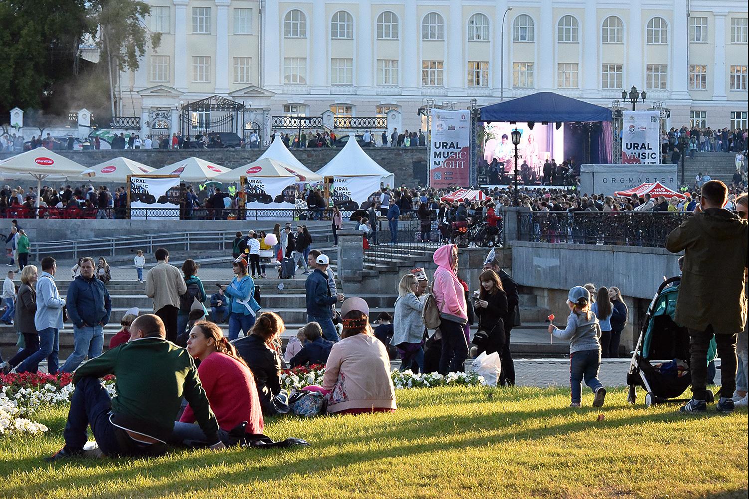 Урал мьюзик найт екатеринбург. Ural Music Night фестиваль. Организатор Урал Мьюзик Найт. Фестивали в ЕКБ. Музыкальные фестивали в Екатеринбурге.