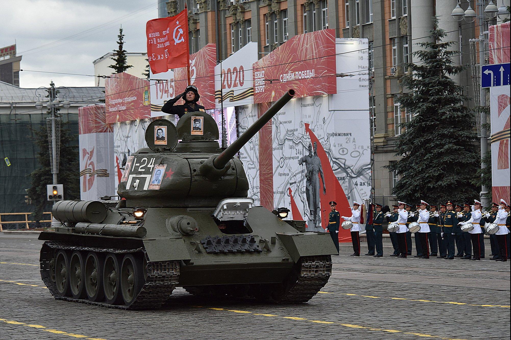 Победы е. Парад Победы Екатеринбург. Парад Победы в Екатеринбурге техника. Военная техника парад в Екатеринбурге. Военная техника 9 мая Екатеринбург.