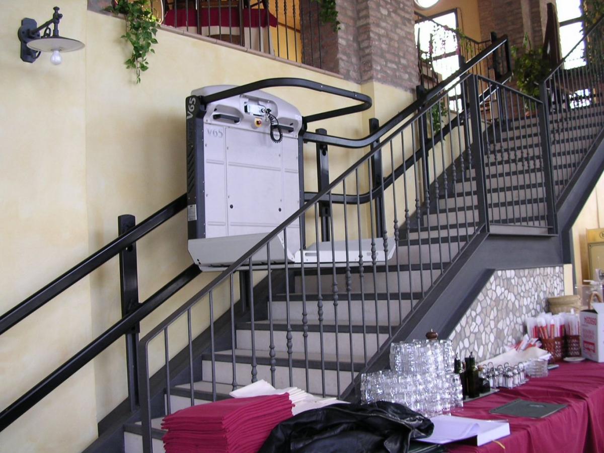 подъемник для инвалидов по лестнице