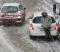 
            Из-за снега на уральских дорогах пробки и аварии