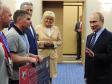 Путин вручил уральским хоккеистам-любителям 100 млн. рублей
