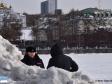 Спасатели выгоняют свердловчан с городского пруда: лед стал тоньше (фото)