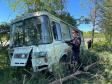 В Волчанске автобус с 25 пассажирами вылетел с дороги и врезался в дерево