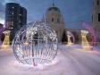 Праздничное преображение города: Екатеринбург украсили ангелы и рождественские шары