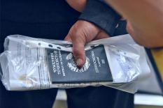 Мигрантам запретили работать курьерами, охранниками, учителями на Среднем Урале