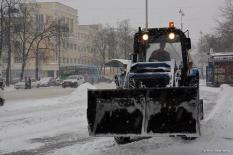 Свыше 300 единиц техники ликвидируют последствия снегопадов на Урале