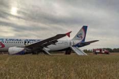 Борт «Уральских авиалиний» экстренно сел на поле в Новосибирской области