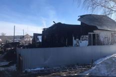 Четыре человека погибли при пожаре в частном доме в поселке Ис
