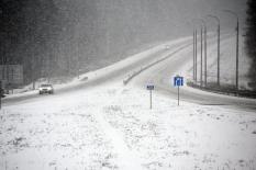 Дорожные службы предупреждают о снегопаде и гололеде