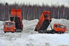 Свыше 300 единиц техники расчищают свердловские дороги от снега