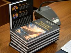 Анатолий Гайда и Вадим Дубичев презентовали книгу об идеологии и цивилизации