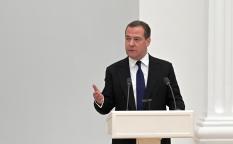Путин назначил Медведева первым зампредседателя Военно-промышленной комиссии РФ