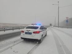 Трассы Свердловской области замело снегом