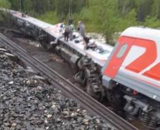 46 человек пострадали при сходе вагонов поезда в Коми