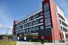 В Артемовском открыли новую четырехэтажную поликлинику