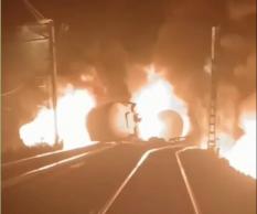 В Свердловской области вспыхнули два вагона-цистерны