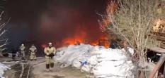 В Екатеринбурге произошел крупный пожар на складах с резиной
