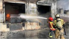 В Арамиле локализован крупный пожар в научно-производственном комплексе 