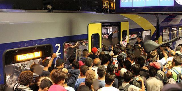 Германия по инициативе федерального правительства временно остановила железнодорожное сообщение с Австрией из-за притока беженцев