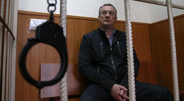 Глава Республики Коми Вячеслав Гайзер, обвиняемый в организации преступного сообщества и мошенничестве, арестован Басманным судом Москвы по ходатайству следствия