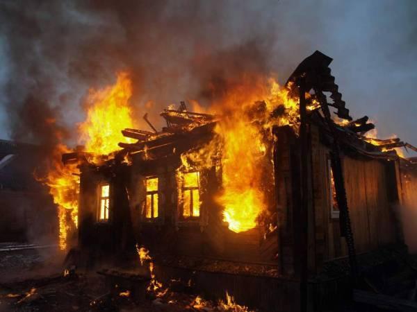 на пожаре в Краснотурьинске чуть не сгорела семья