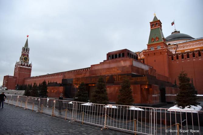 Большая часть россиян выступила за захоронение Ленина