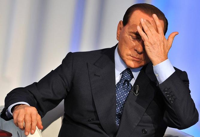 Берлускони расшиб себе голову