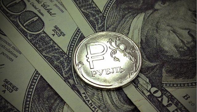 Курс доллара упал почти на 3 рубля