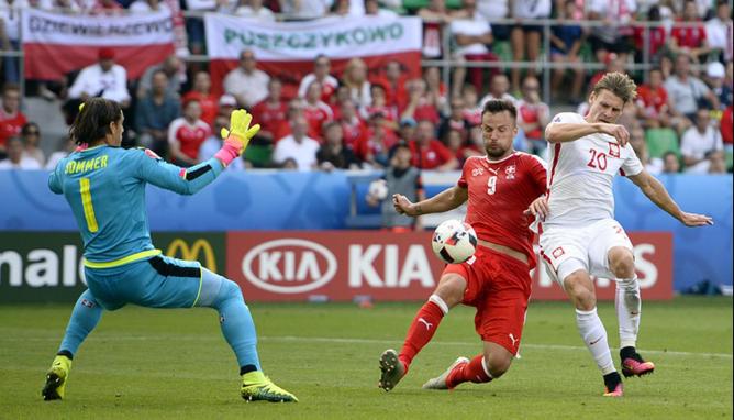 Евро-2016: Польша стала первым четвертьфиналистом